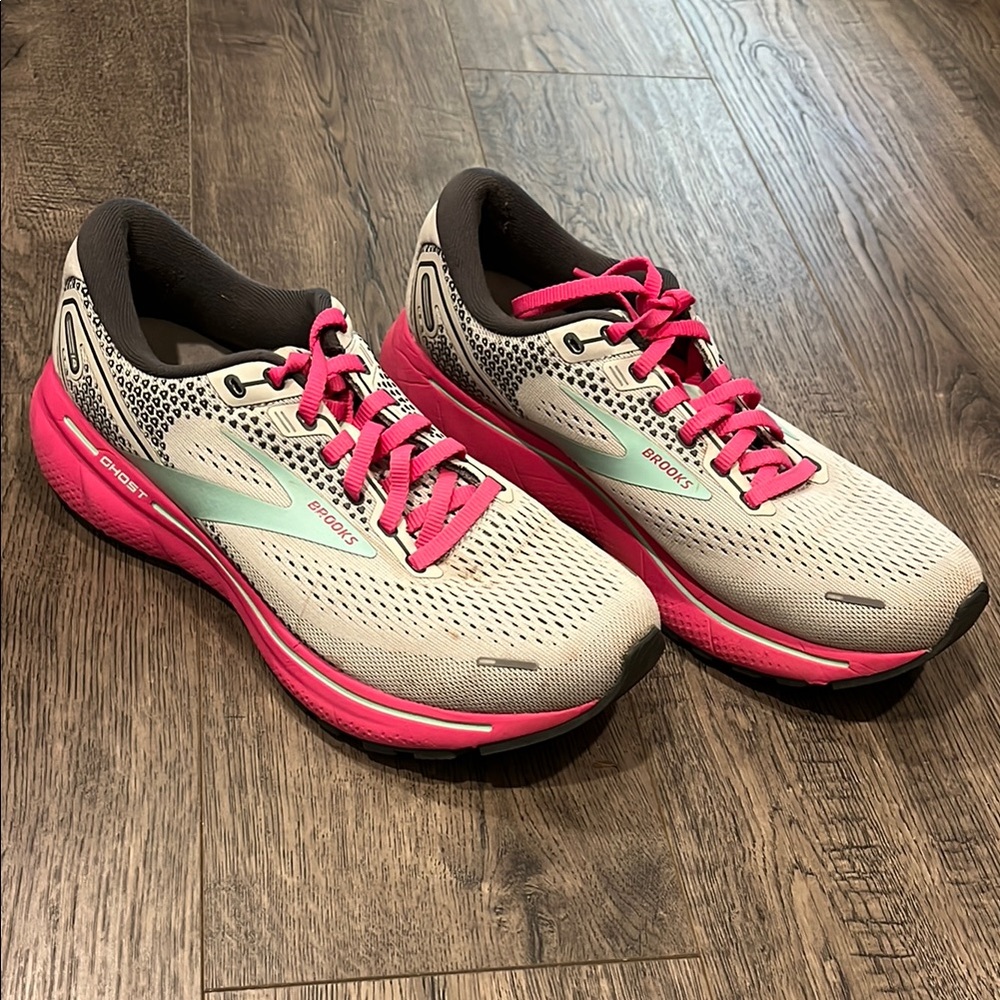 Brooks Ghost 14 Gray and Pink Athletic Shoes with Breathable Mesh